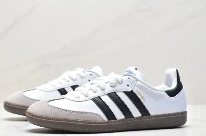 hype Adidas Sneakers