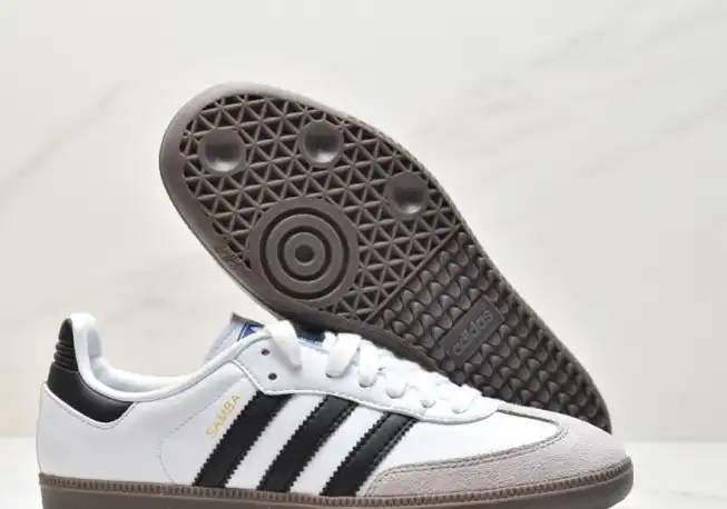 hype Adidas Sneakers