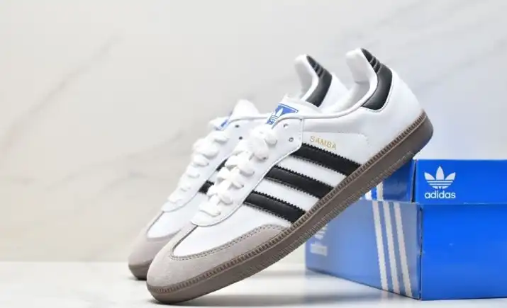 hype Adidas Sneakers