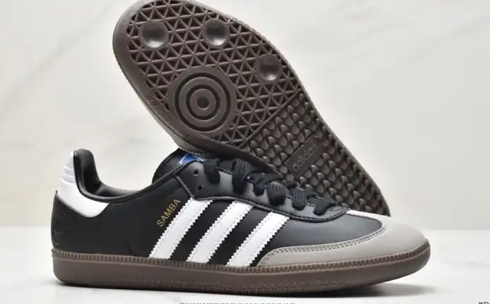 hype Adidas Sneakers