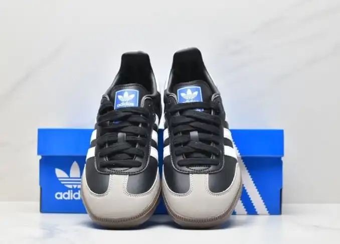 hype Adidas Sneakers