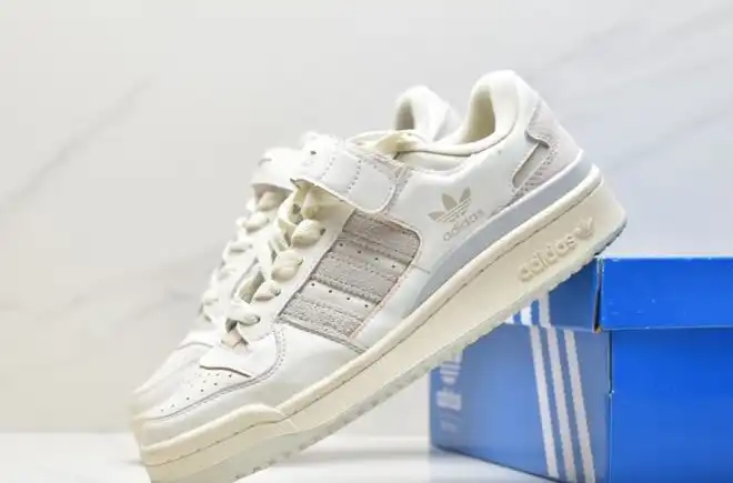 hype Adidas Sneakers