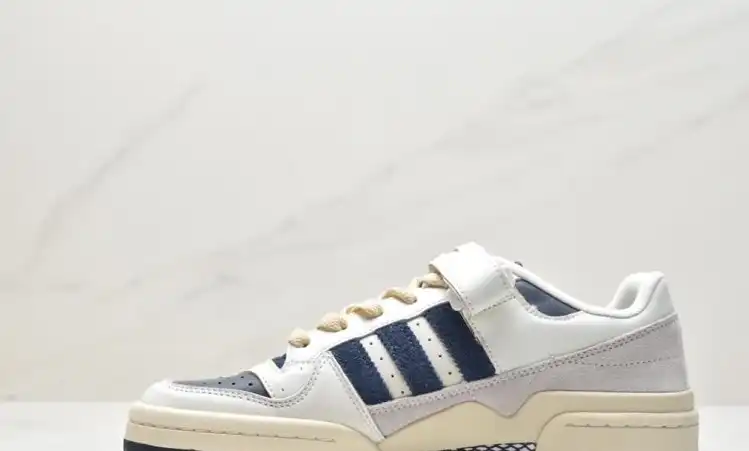 hype Adidas Sneakers