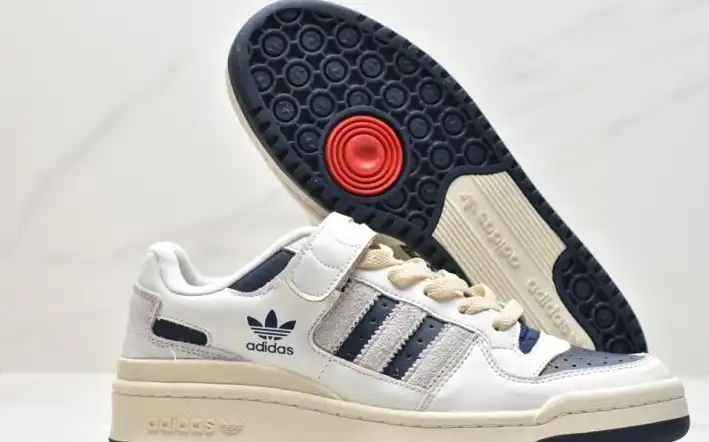 hype Adidas Sneakers