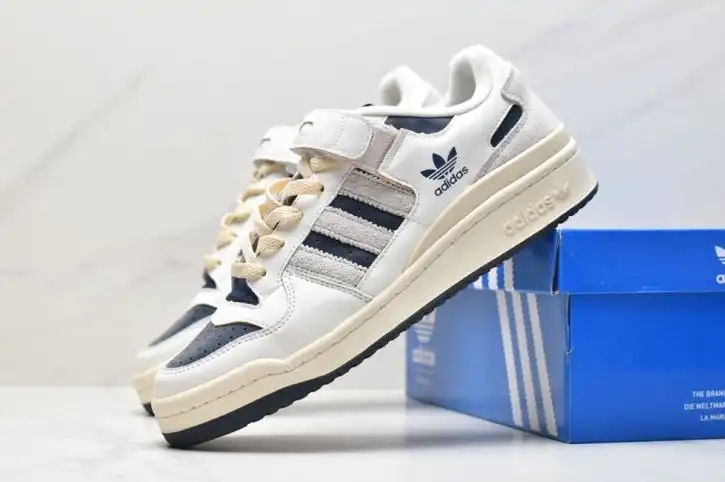 hype Adidas Sneakers