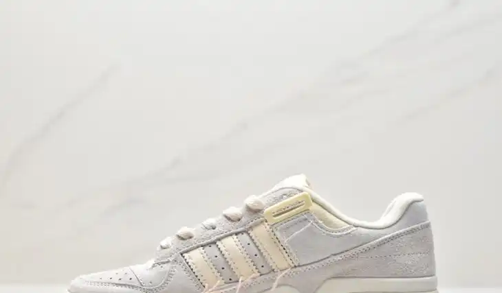 hype Adidas Sneakers