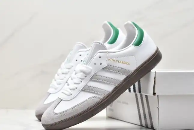 hype Adidas Sneakers