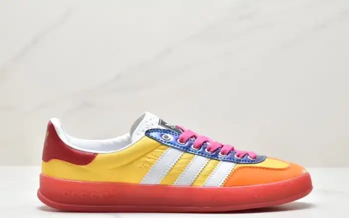 hype Adidas Sneakers