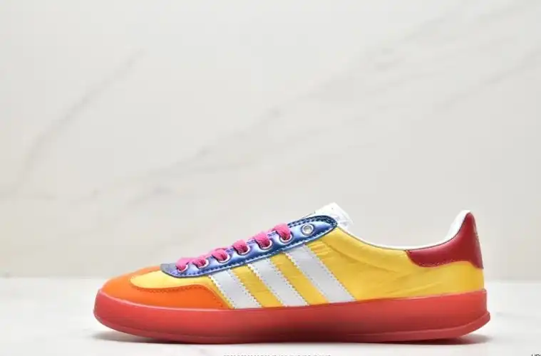 hype Adidas Sneakers