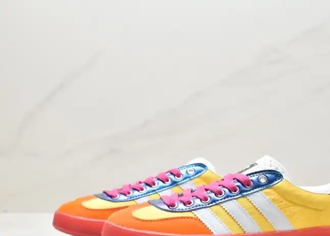 hype Adidas Sneakers