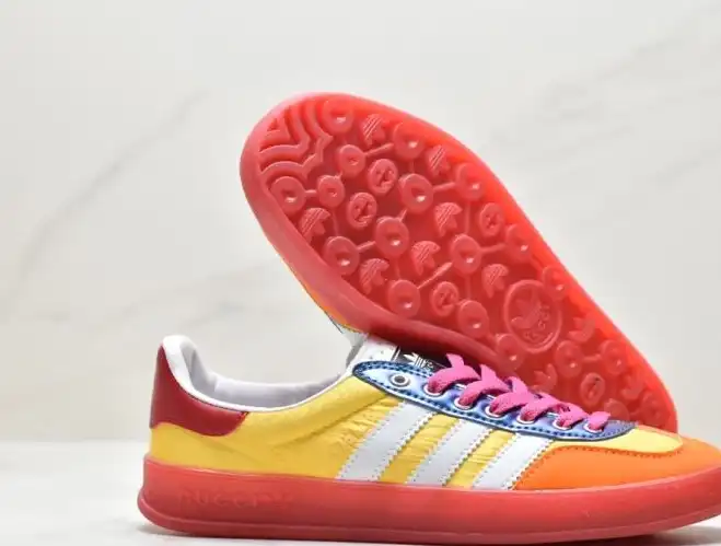 hype Adidas Sneakers