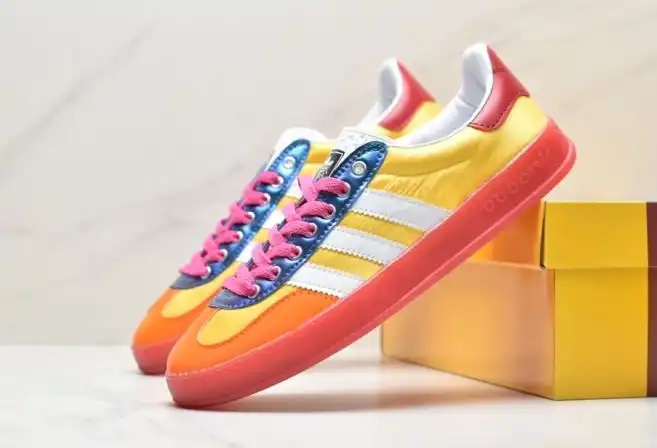 hype Adidas Sneakers