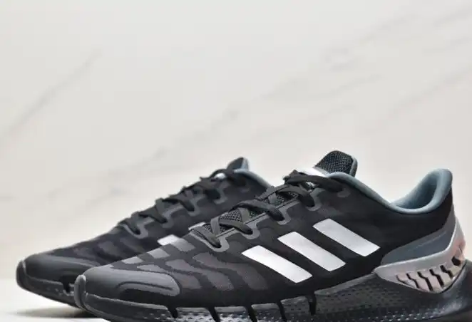 hype Adidas Sneakers