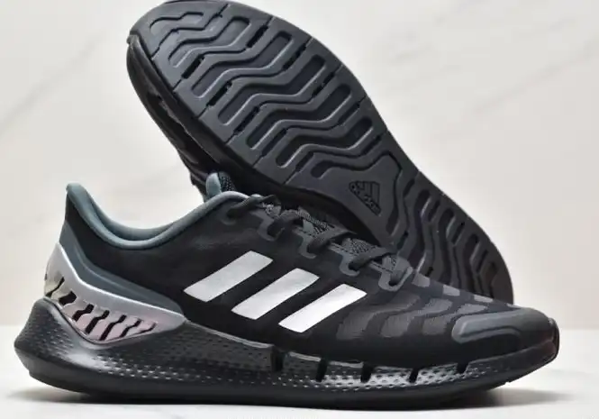 hype Adidas Sneakers