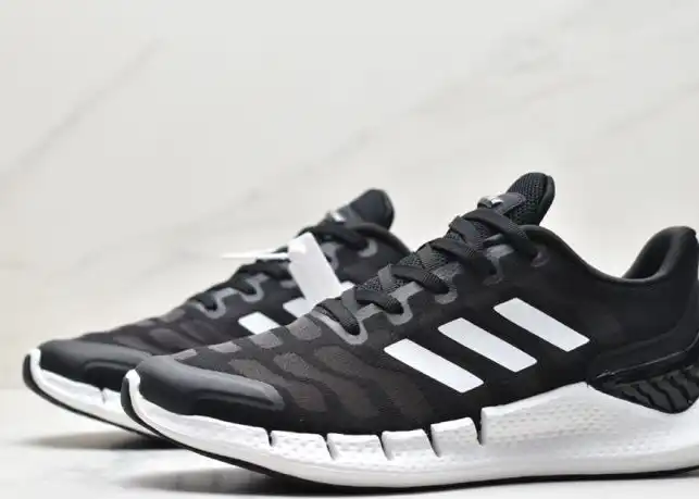 hype Adidas Sneakers