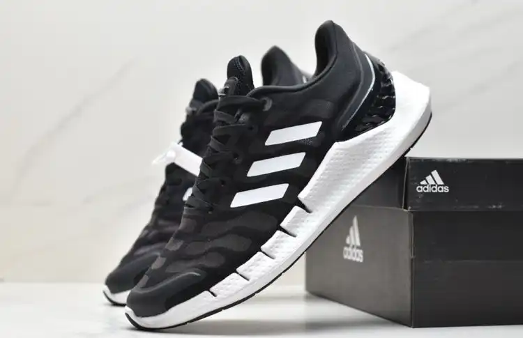 hype Adidas Sneakers