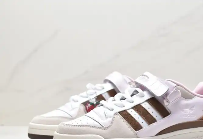 hype Adidas Sneakers