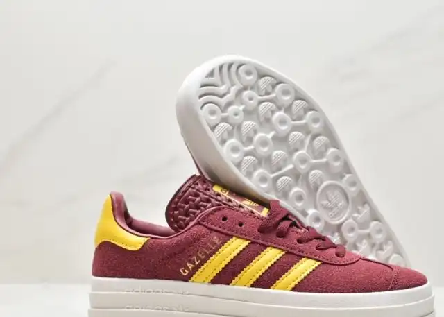 hype Adidas Sneakers