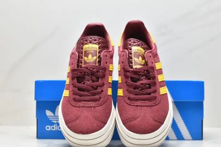 hype Adidas Sneakers