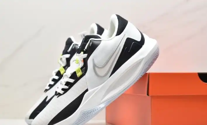 hype Nike Sneakers