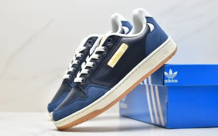 hype Adidas Sneakers