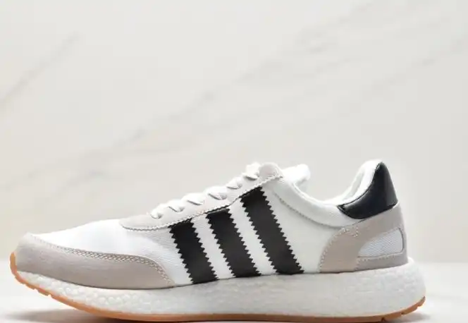 hype Adidas Sneakers