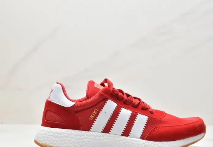 hype Adidas Sneakers