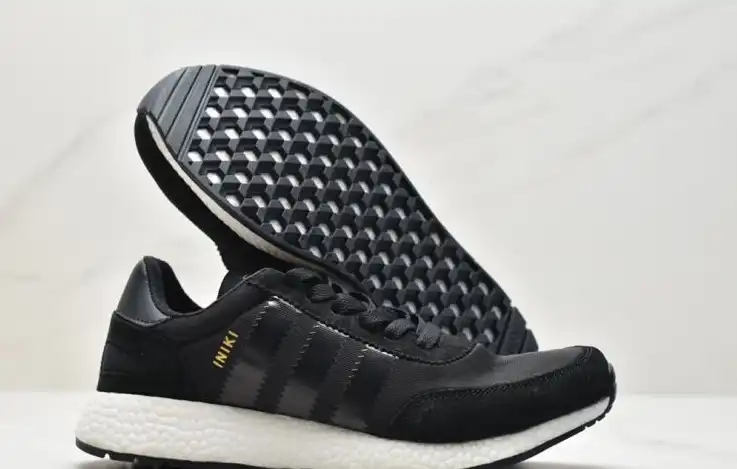 hype Adidas Sneakers