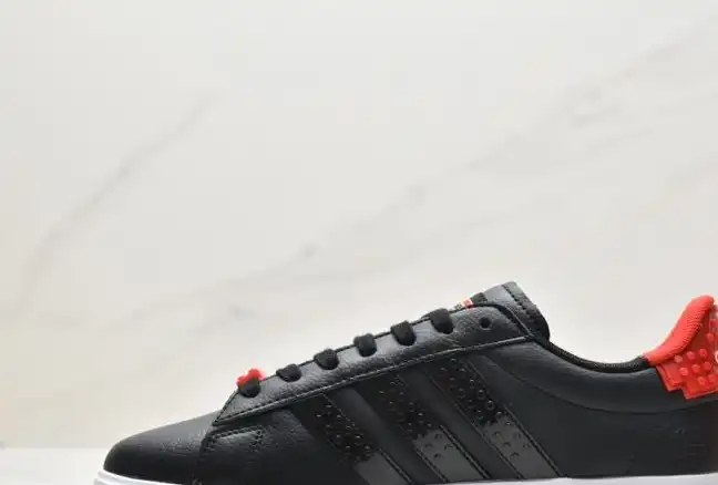 hype Adidas Sneakers