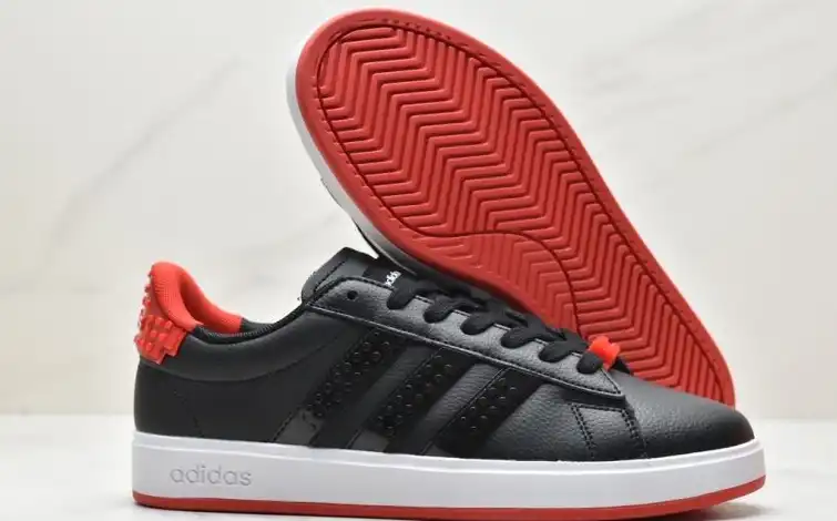 hype Adidas Sneakers