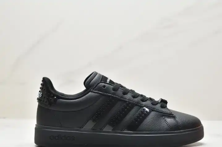 hype Adidas Sneakers