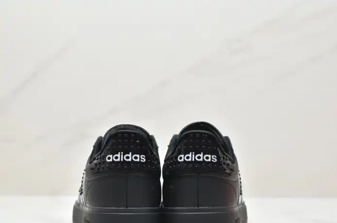 hype Adidas Sneakers