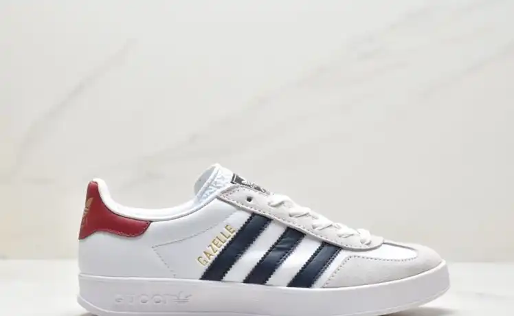 hype Adidas Sneakers