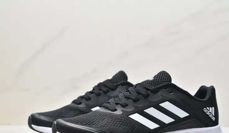 hype Adidas Sneakers