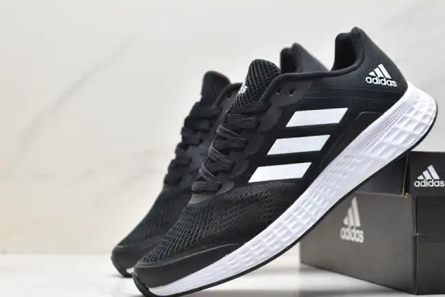 hype Adidas Sneakers