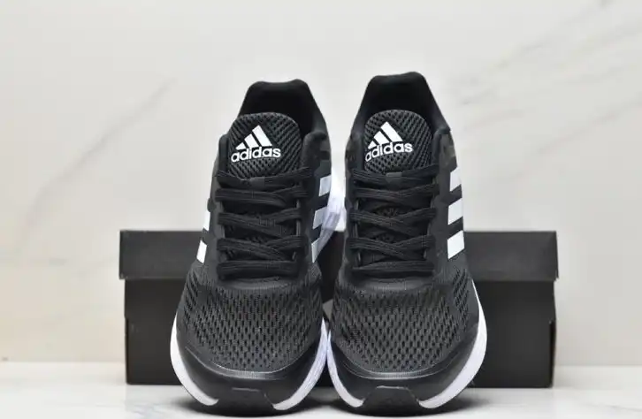 hype Adidas Sneakers