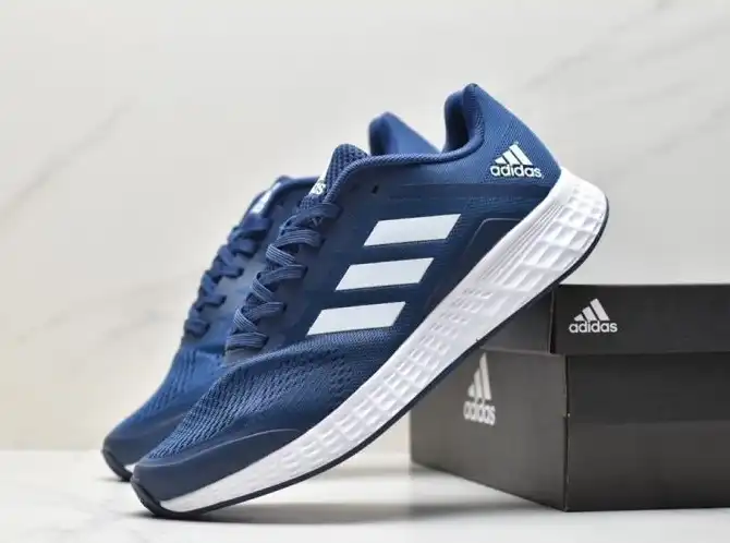 hype Adidas Sneakers