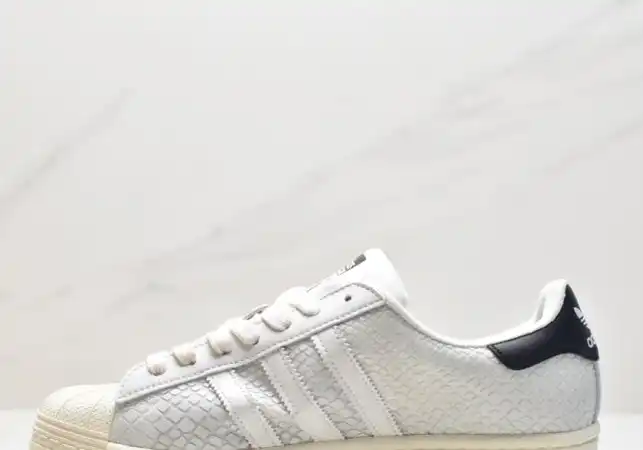 hype Adidas Sneakers