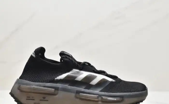 hype Adidas Sneakers