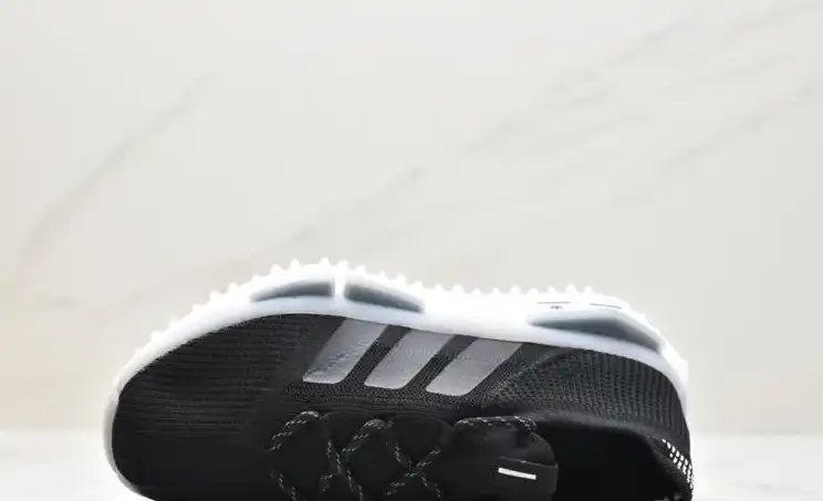 hype Adidas Sneakers