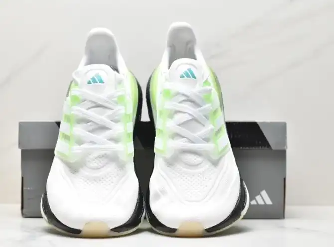 hype Adidas Sneakers