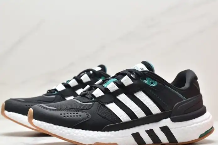 hype Adidas Sneakers