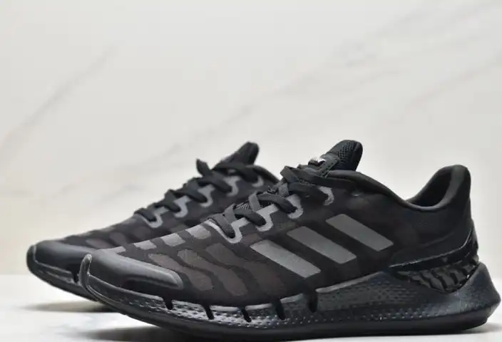 hype Adidas Sneakers