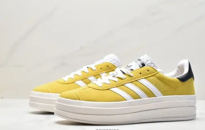 hype Adidas Sneakers