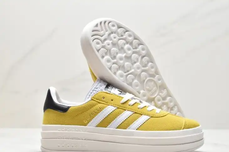 hype Adidas Sneakers