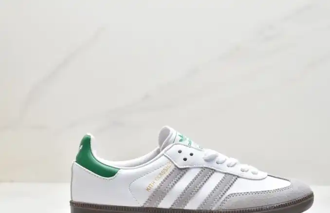 hype Adidas Sneakers