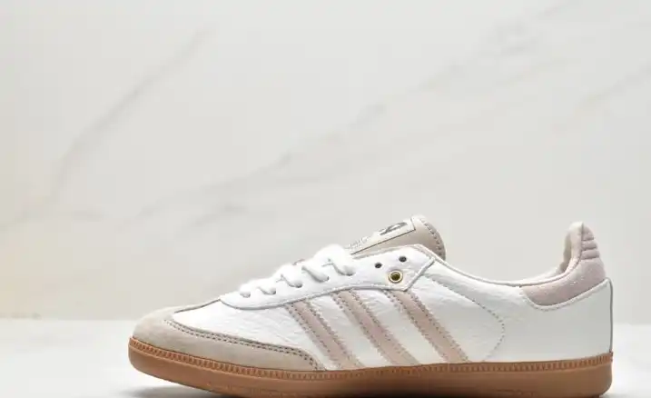 hype Adidas Sneakers