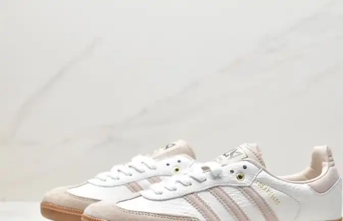 hype Adidas Sneakers