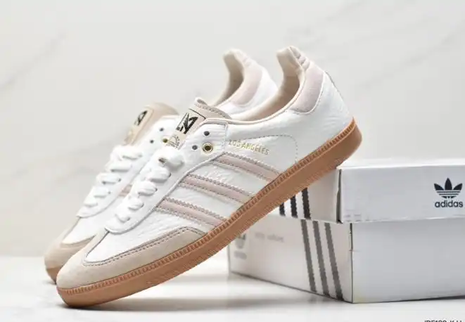 hype Adidas Sneakers