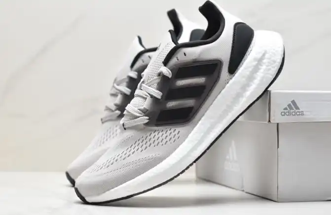 hype Adidas Sneakers